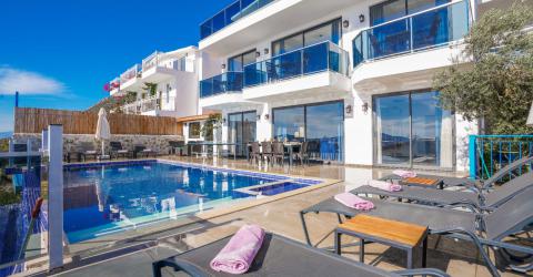 Villa Yeni Deniz Manzaralı Kapalı Havuzlu Masa Tenisli Merkeze Yakın Villa 