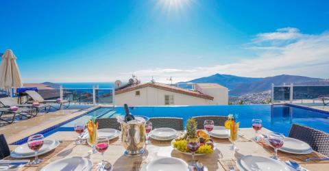 Villa Yeni Deniz Manzaralı Kapalı Havuzlu Masa Tenisli Merkeze Yakın Villa 