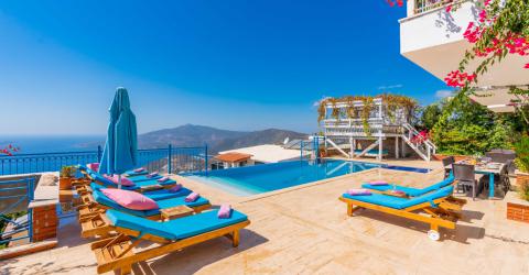 Villa Fuşya Deniz Manzaralı Merkeze Yakın Jakuzili Lüks Villa 