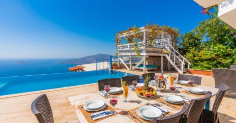 Villa Fuşya Deniz Manzaralı Merkeze Yakın Jakuzili Lüks Villa 