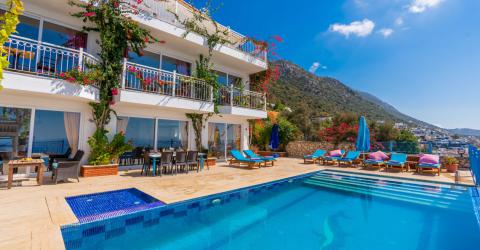 Villa Fuşya Deniz Manzaralı Merkeze Yakın Jakuzili Lüks Villa 