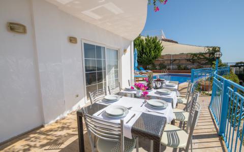 Villa Zakkum Kördere mevkin de Deniz Manzaralı, Özel Havuzlu, Merkeze Yakın Villa.