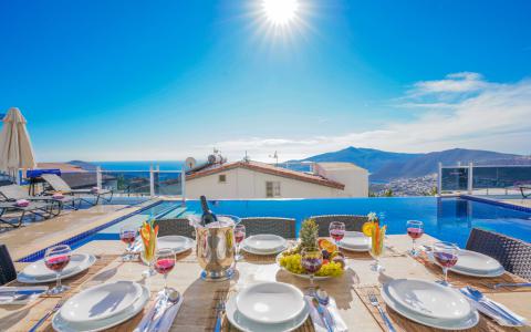 Villa Yeni Deniz Manzaralı Kapalı Havuzlu Masa Tenisli Merkeze Yakın Villa 