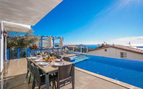 Villa Yeni Deniz Manzaralı Kapalı Havuzlu Masa Tenisli Merkeze Yakın Villa 