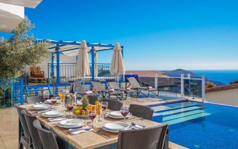 Villa Yeni Deniz Manzaralı Kapalı Havuzlu Masa Tenisli Merkeze Yakın Villa 