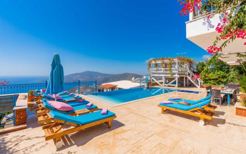 Villa Fuşya Deniz Manzaralı Merkeze Yakın Jakuzili Lüks Villa 