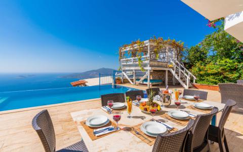 Villa Fuşya Deniz Manzaralı Merkeze Yakın Jakuzili Lüks Villa 