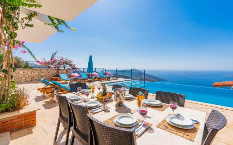 Villa Fuşya Deniz Manzaralı Merkeze Yakın Jakuzili Lüks Villa 