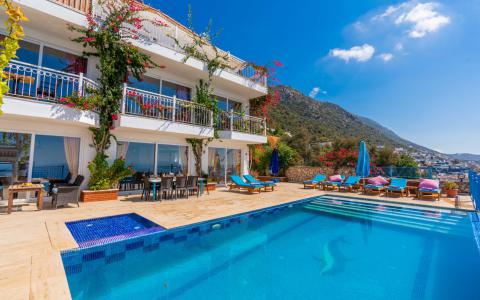 Villa Fuşya Deniz Manzaralı Merkeze Yakın Jakuzili Lüks Villa 